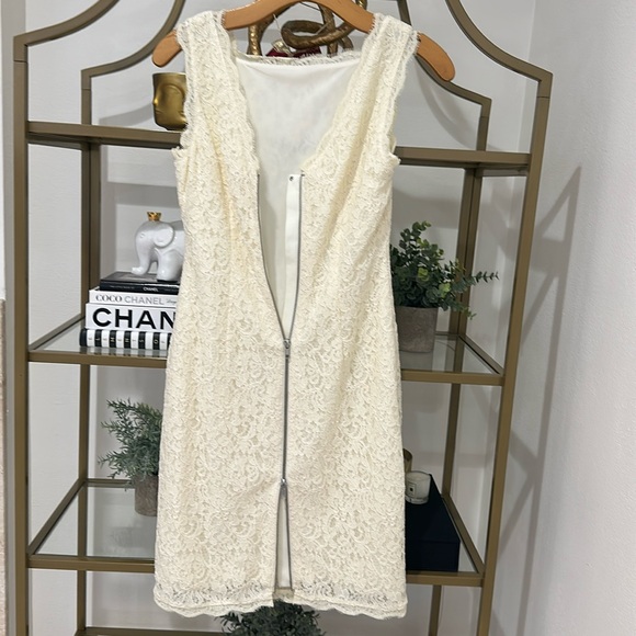 Ivory lace dress - Picture 9 of 10